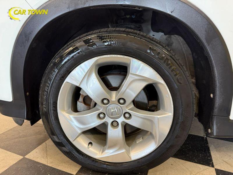 Vehicle photo 15