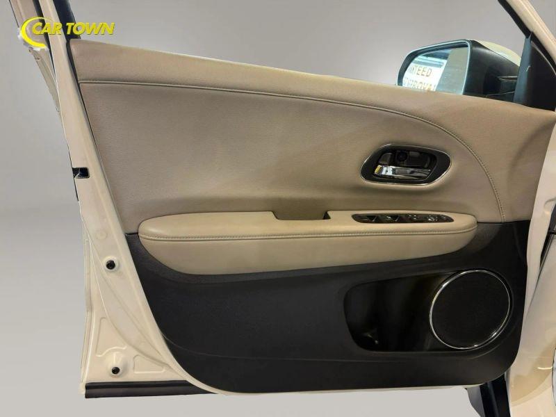 Vehicle photo 18