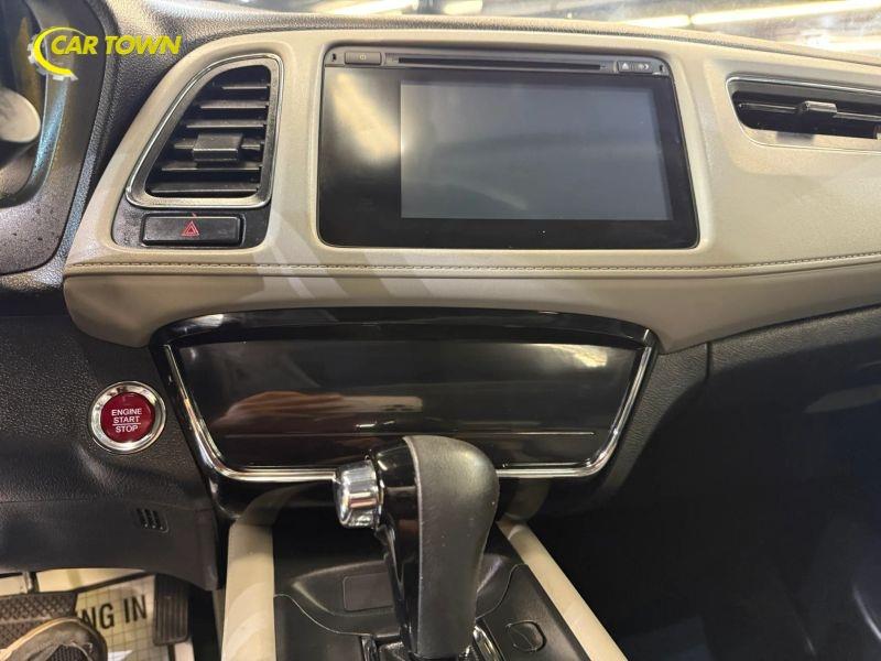 Vehicle photo 24