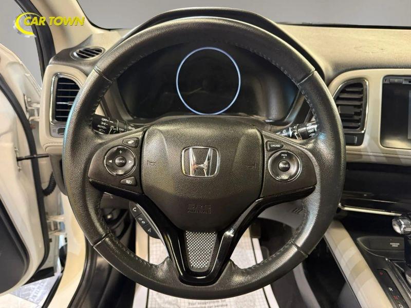 Vehicle photo 26