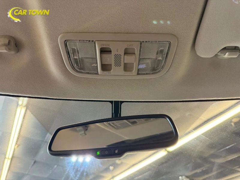 Vehicle photo 28