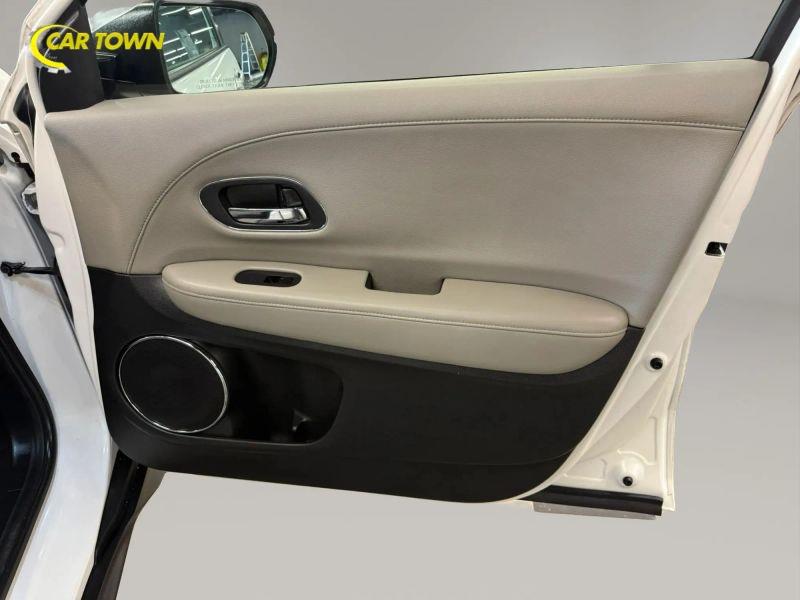 Vehicle photo 32