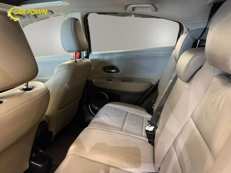 Vehicle photo 33