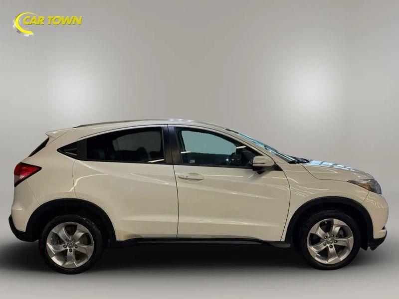 Vehicle photo 7