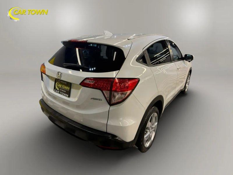 Vehicle photo 8