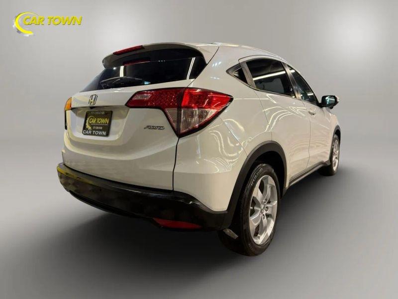 Vehicle photo 9