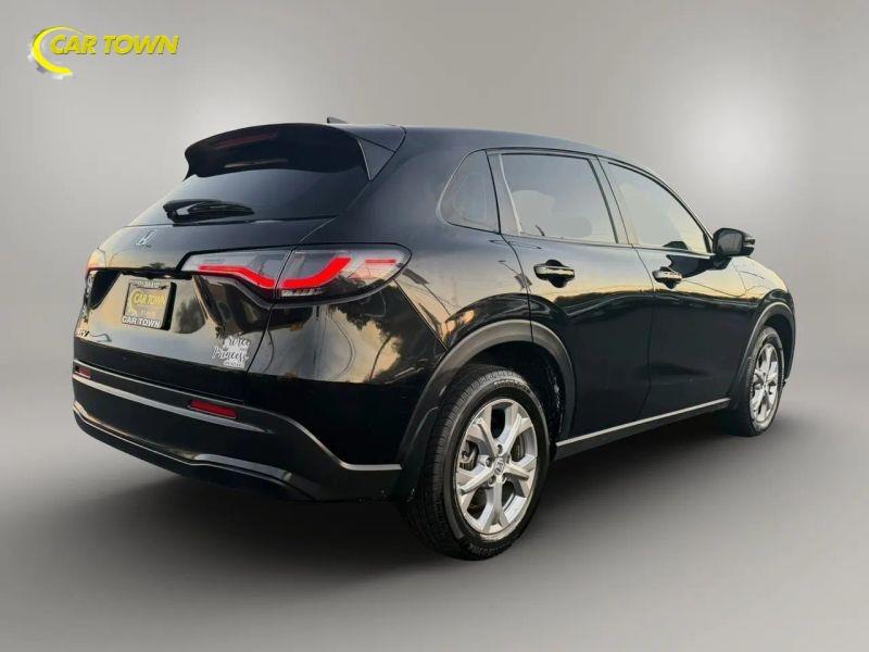 Vehicle photo 10