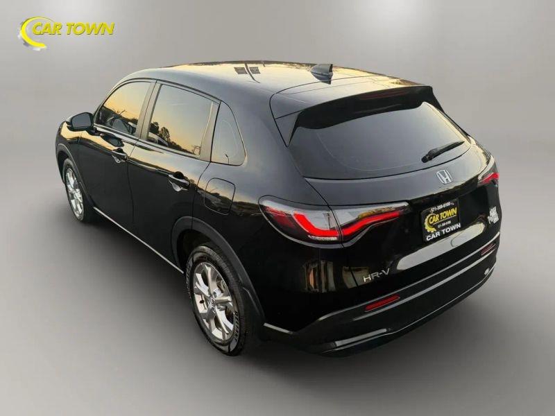 Vehicle photo 13