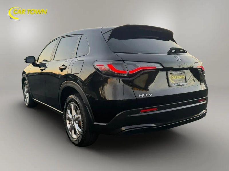 Vehicle photo 14