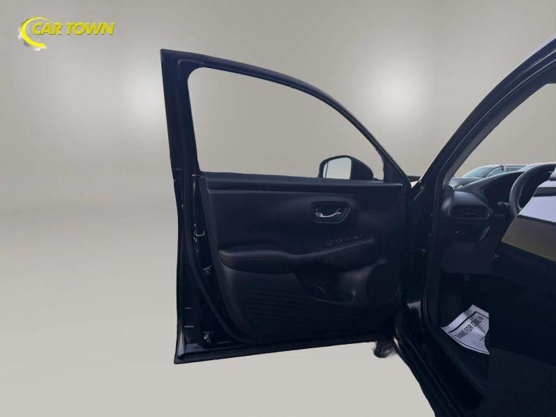Vehicle photo 18