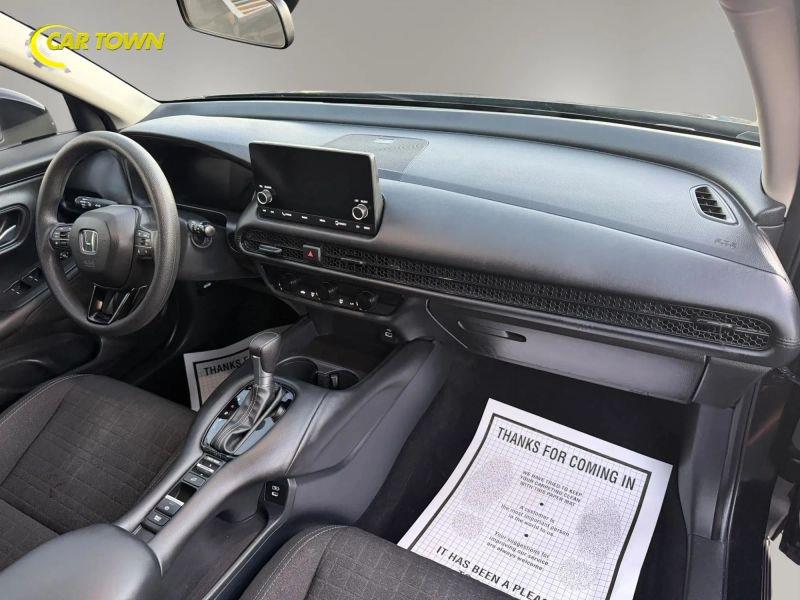 Vehicle photo 19