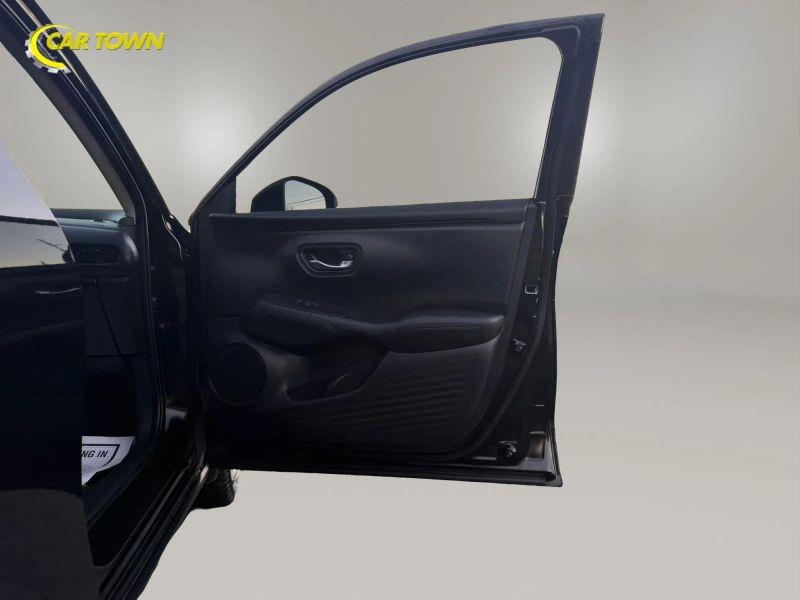 Vehicle photo 21