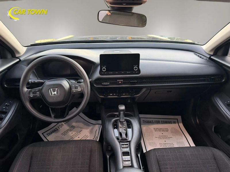 Vehicle photo 26