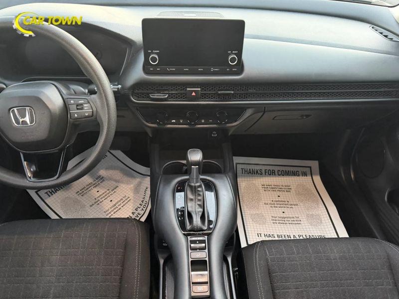 Vehicle photo 28