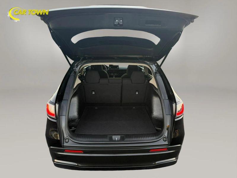 Vehicle photo 30