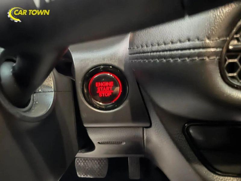 Vehicle photo 32