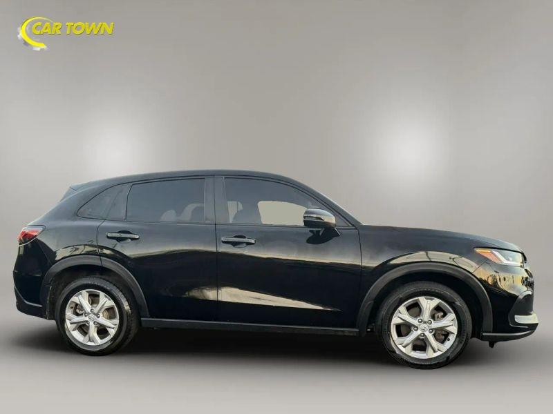 Vehicle photo 8