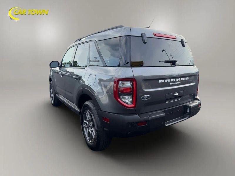 Vehicle photo 13