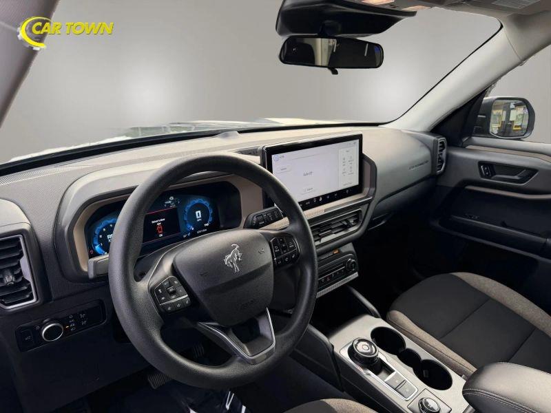 Vehicle photo 16