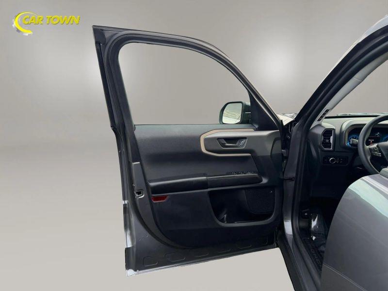 Vehicle photo 17