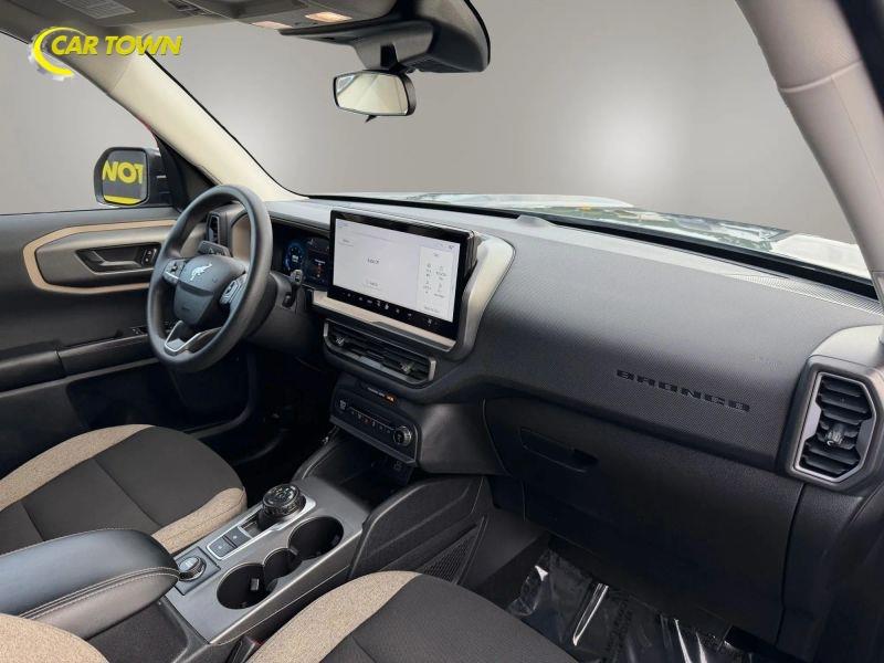 Vehicle photo 18