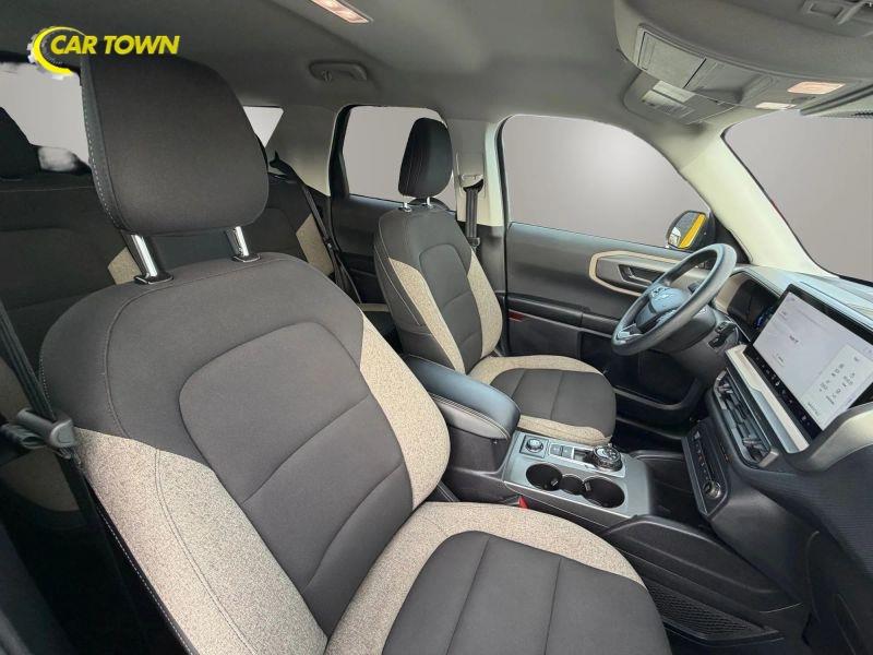 Vehicle photo 19