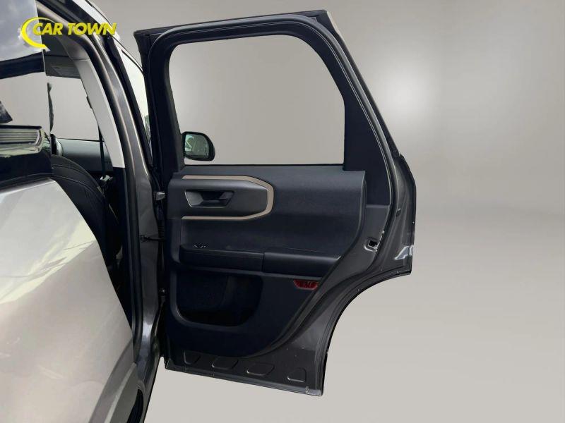Vehicle photo 22