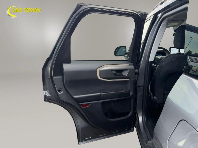 Vehicle photo 24