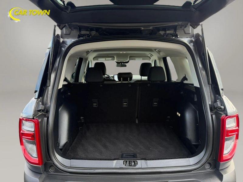 Vehicle photo 25