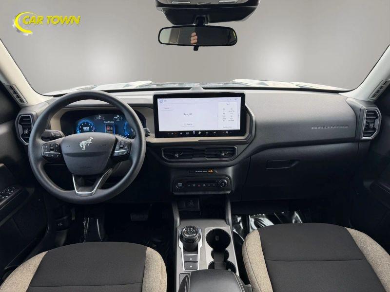 Vehicle photo 28