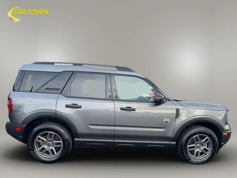 Vehicle photo 7