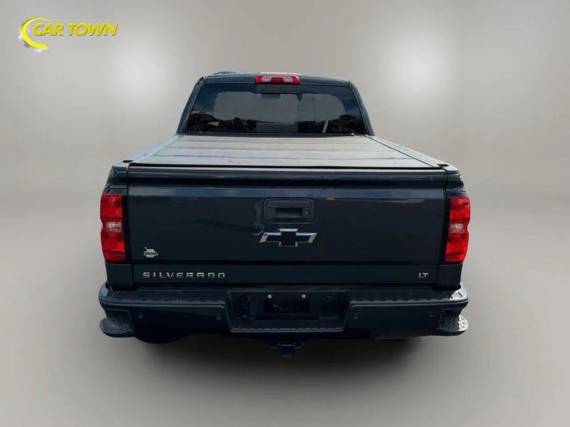 Vehicle photo 10