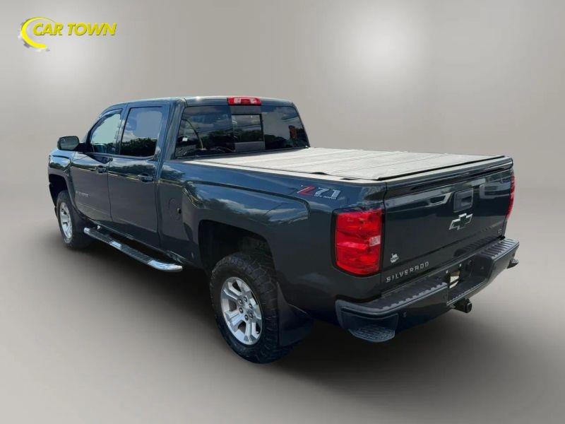 Vehicle photo 12