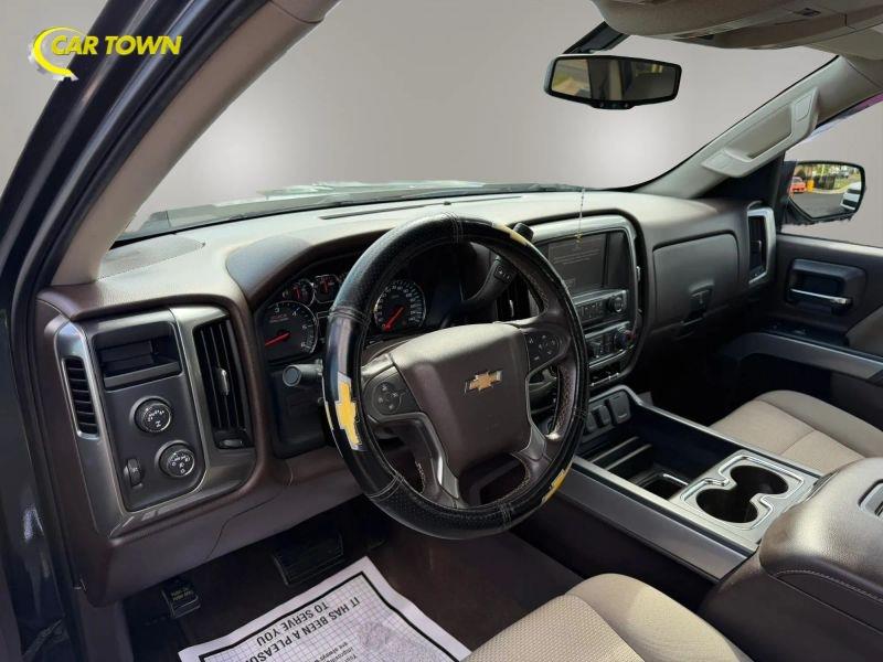 Vehicle photo 15