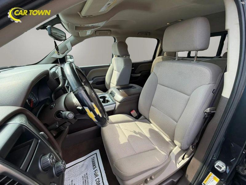 Vehicle photo 16
