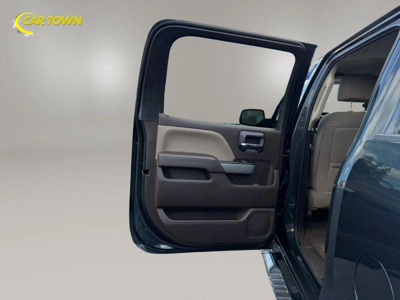 Vehicle photo 24