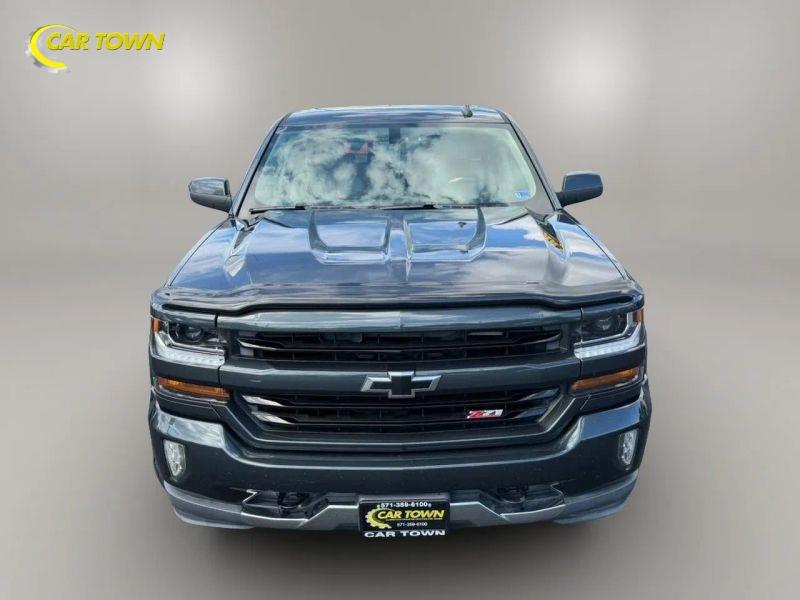 Vehicle photo 3