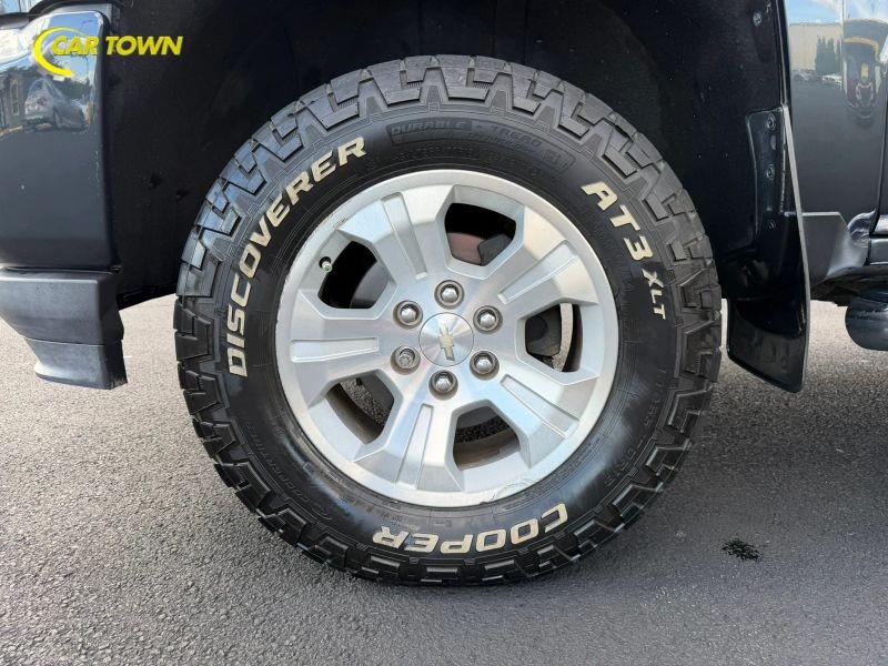 Vehicle photo 35
