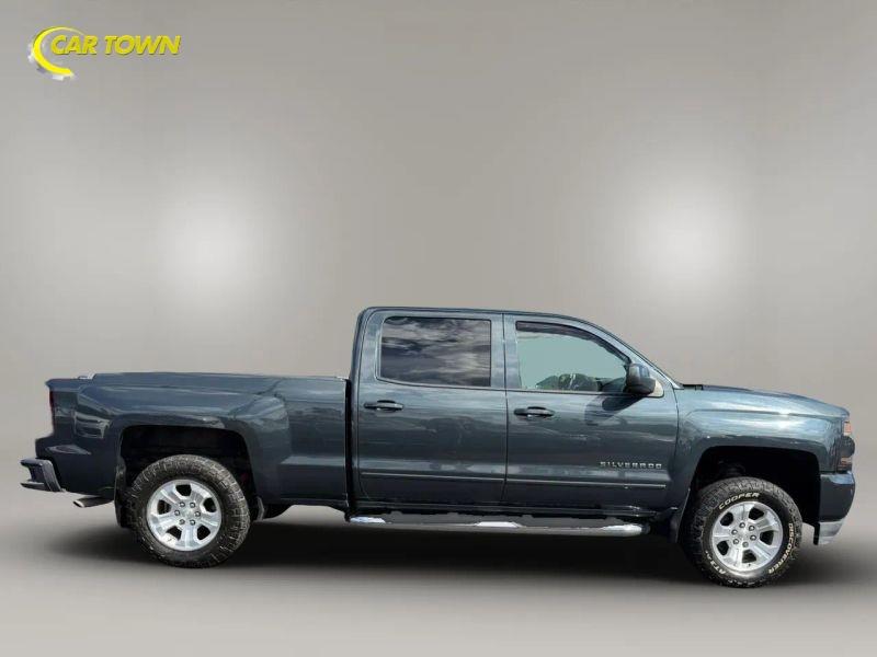 Vehicle photo 7