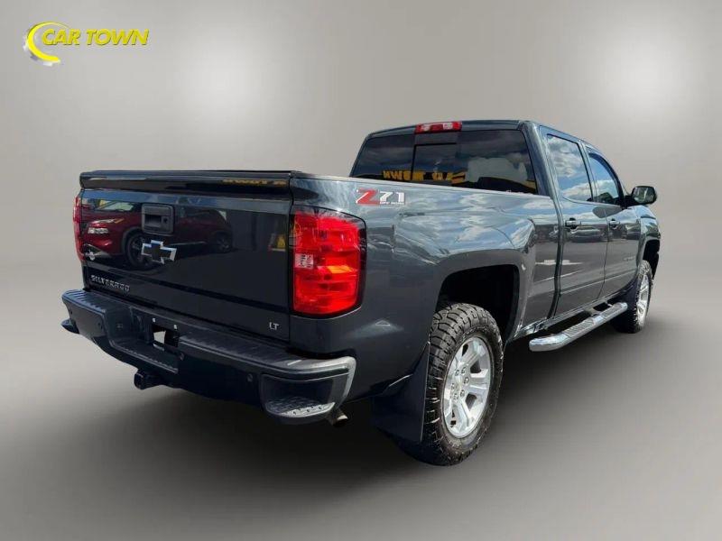 Vehicle photo 9