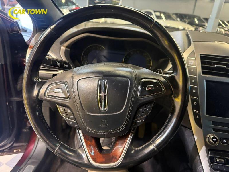 Vehicle photo 25