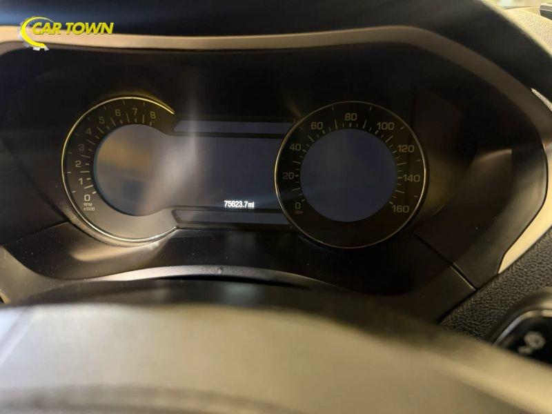 Vehicle photo 26