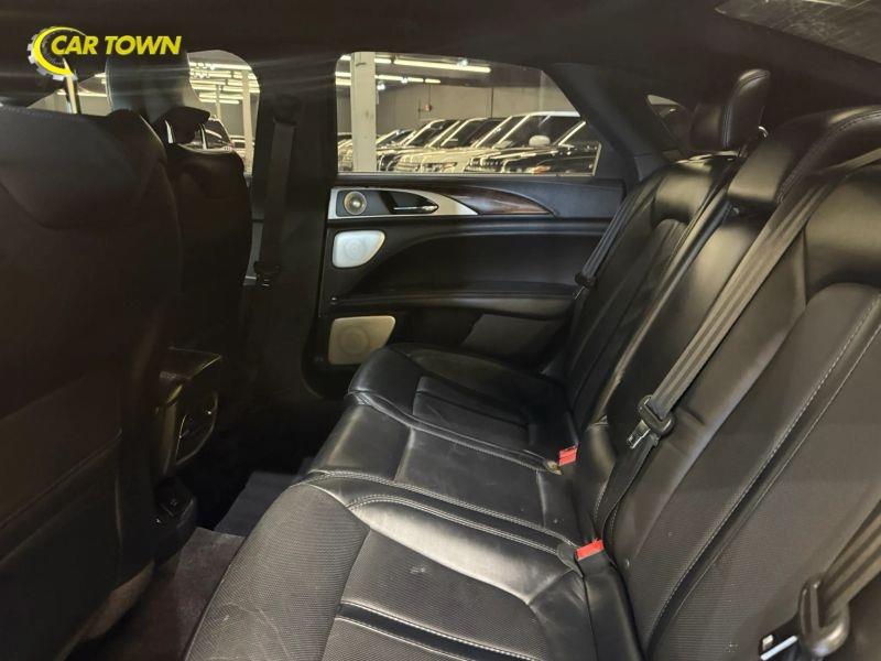 Vehicle photo 31