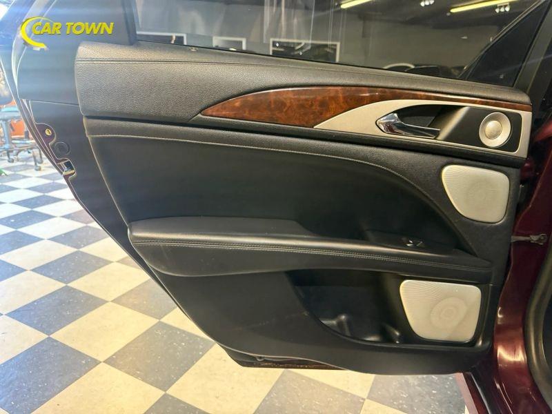 Vehicle photo 32
