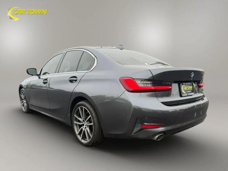 Vehicle photo 13