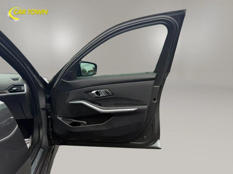 Vehicle photo 22
