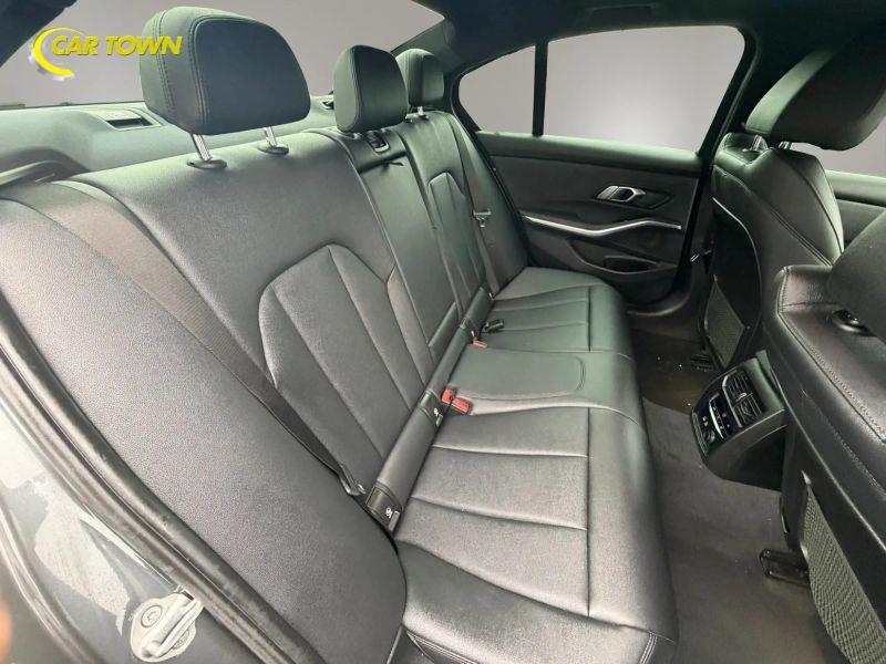 Vehicle photo 23