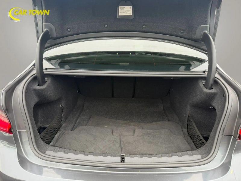 Vehicle photo 25