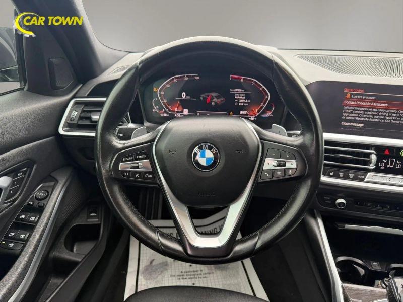Vehicle photo 26