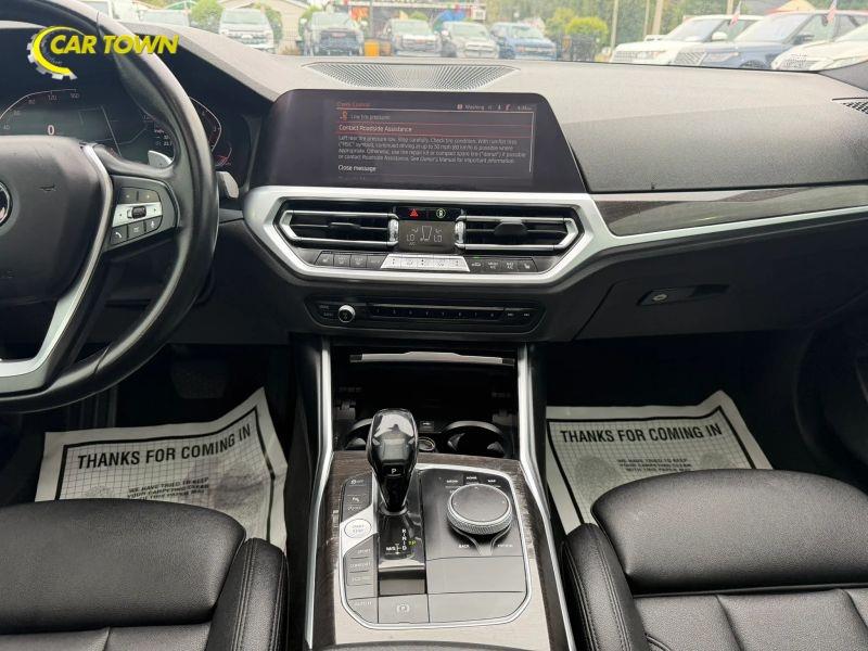 Vehicle photo 29